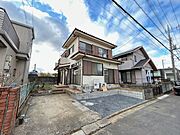 駐車場は2台止められるように拡張工事をしました♪