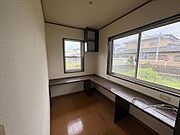 【書斎】お庭が一望できる書斎スペース♪読書やパソコン作業にぴったりです♪内装リフォーム予定