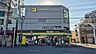 周辺：マツモトキヨシ川崎大師駅前店まで徒歩4分。暮らしにかかせない日用品、医薬品があります。急な体調不良の際にも安心できる環境です。 260m