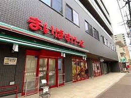 まいばすけっと上小田中6丁目店 まいばすけっとが近く、忙しい日々でもサッと立ち寄れて必要なものが揃う便利さが魅力。コンパクトながら品揃えが充実しており、毎日の生活をしっかりサポートしてくれます…