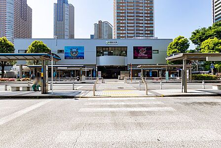 武蔵小杉駅(JR東日本 南武線) JR南武線をはじめ複数路線が利用できる利便性の高い駅です。都心や横浜方面へのアクセスも良好で、幅広い移動に便利な交通拠点となっています。 1480m