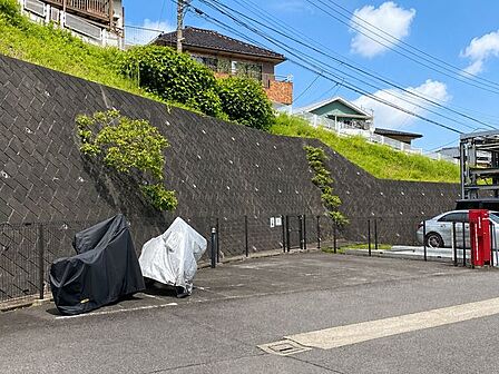 バイク置き場 バイク置き場も完備。通勤用バイクや趣味の一台も置けます。