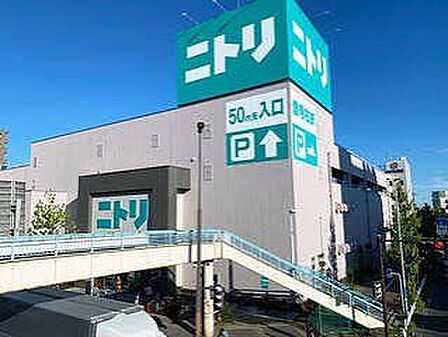 ニトリ川崎元木店 徒歩6分。家具やインテリア雑貨をまとめて選べ、新生活の準備にも活用できます。 440m