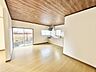 室内：日差しがたくさん差し込む明るいお部屋です※リフォーム後写真