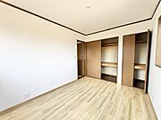 ◆洋室6帖（リフォーム後）｜収納にはありがたい中段・枕棚付き♪※2026年3月撮影