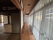 【縁側】※リフォーム前の写真です（2026年4月撮影）明るい縁側♪日向ぼっこができます♪