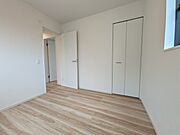 【4.5帖洋室】北側でも2面採光で明るい。収納付きで個室や仕事部屋にピッタリ♪※2026年2月撮影（1号棟）