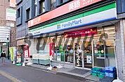 ファミリーマート 四谷三丁目交差点東店 688m