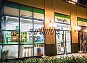 ファミリーマート 西新宿三井ビル店 1564m