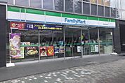 ファミリーマート 市ヶ谷店 712m