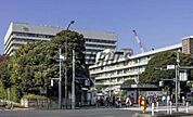 慶應義塾大学病院 345m