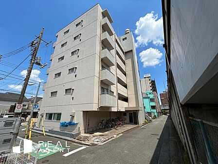 住環境が整った暮らしやすい立地に、上質感に満ちた外観、機能性・デザイン性に富んだ設備・仕様。理想のすまいをご提案させていただきます。