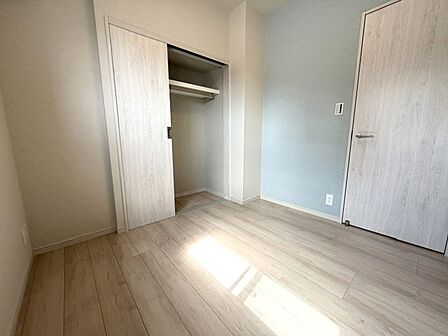 多目的に使える自由な空間。子供部屋から書斎、趣味の部屋まで、ライフスタイルに合わせて変化する洋室です。