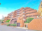 全面タイル張りで重厚感がある外観！今回のお部屋は5階建ての4階に位置しており、日当たり風通し良好です！