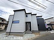 街並みに美しく調和しながら、帰るたびに誇らしく思える外観です
