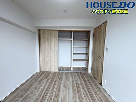 ■洋室5.2帖・子供の部屋や趣味の部屋などライフスタイルに合わせて使用できます。