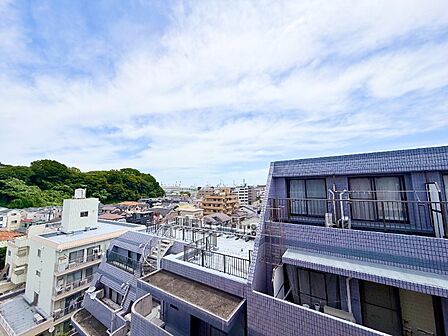最上階から望む、開放的な眺望を日常の一部に。