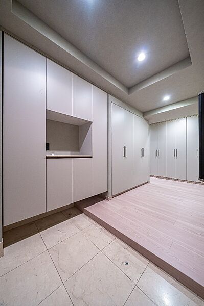 玄関を拡大表示