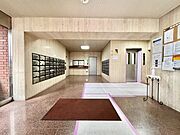 住まいの第一印象を決めるエントランスホール。清潔感もあり、管理の良さがうかがえます。