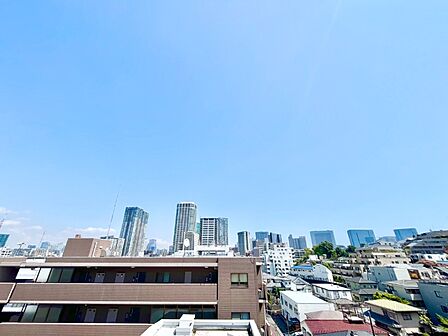 都会の景色を望める眺望良好のお部屋です。