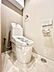 トイレ：トイレは温水洗浄便座付です。トイレの上部には収納付。トイレットペーパー等、買い置きもしやすそうです。