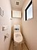 トイレ：トイレは温水洗浄便座付です。トイレの上部には収納付。トイレットペーパー等、買い置きもしやすそうです。