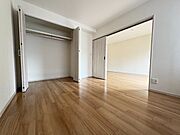 洋室／大容量のクローゼット付きのお部屋です。