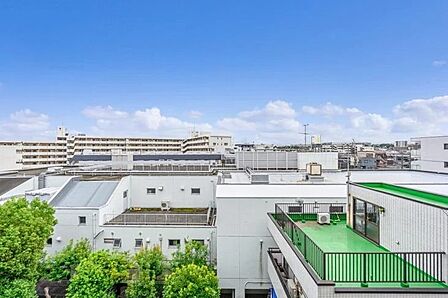 緑豊かな景色を望める眺望良好のお部屋です。
