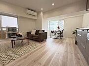 LDK／角部屋のため窓が多く開放的な住空間で生活することが出来ます。
