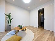 洋室／室内の家具や調度品等は価格に含まれません。