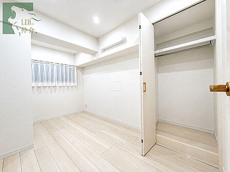 白を基調としたすっきりとした空間で、無駄のないシンプルな心地よさが日々の暮らしを整えてくれます。