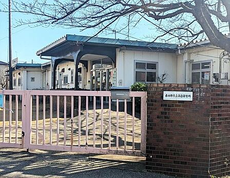 幼稚園・保育園 245m