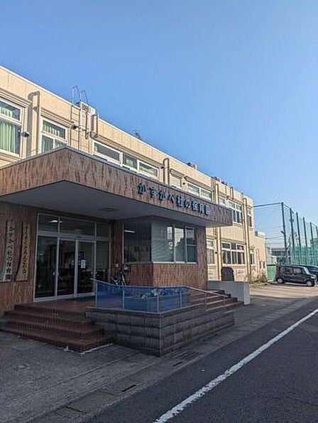 幼稚園・保育園 613m