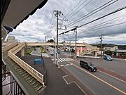 バルコニーからの眺め、前面道路
