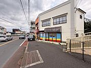 前面歩道橋敷地が広く、使用できます◎