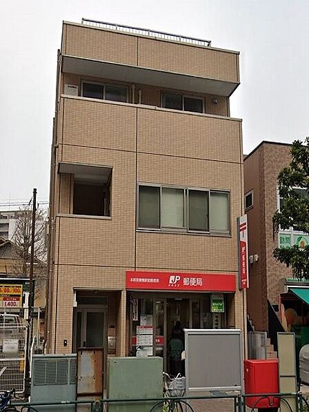 郵便窓口、貯金窓口、保険窓口、ATMの取り扱いがあります。