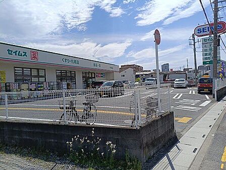 ドラッグセイムス 弁天町店 360m