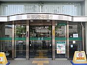 埼玉りそな銀行　草加支店 70m