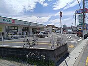 ドラッグセイムス　弁天町店 370m