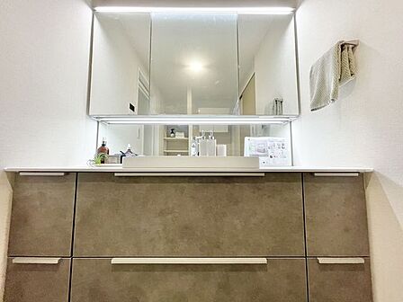 忙しい朝もゆったりと身支度ができます。リラックスして優雅なひと時をお過ごしください。