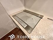 ガスコンロに比べて、サッと掃除ができるお手入れ簡単なIHクッキングヒーター。