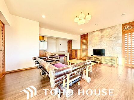 太陽の恵みを一気に受けた明るくあたたかいお住まい。吹きぬける風を感じながら爽やかで風通しの良い暮らし。