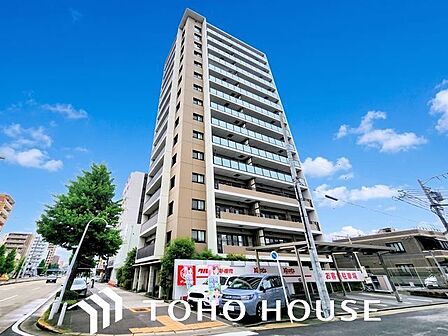 おしゃれな雰囲気や自然の潤い、親しみやすさといった個性を、街に新たな価値をもたらし続けてくれます。(空の加工を生成AIで行っています。)