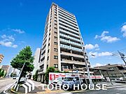 おしゃれな雰囲気や自然の潤い、親しみやすさといった個性を、街に新たな価値をもたらし続けてくれます。（空の加工を生成AIで行っています。）