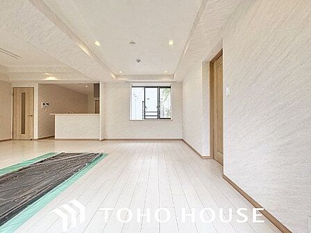 2面に開口部を備えているので、光と風に包まれ開放感も味わえます。家族みんなの笑い声が絶えない空間へ。