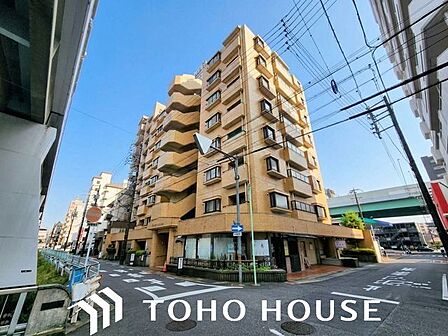 一日のはじまり、一日の終わり、お住まいは変わらずご家族を見守り、受け入れてくれます。(空の加工を生成AIで行っています。)