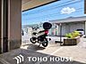 その他：敷地内バイク置き場（空の加工を生成AIで行っています。）
