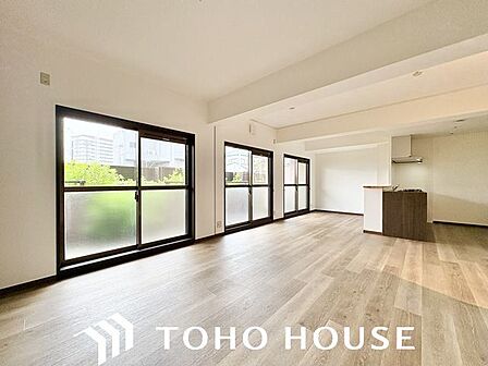 太陽の恵みを一気に受けた明るくあたたかいお住まい。吹きぬける風を感じながら爽やかで風通しの良い暮らし。
