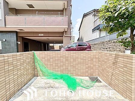 敷地内ごみ置き場。