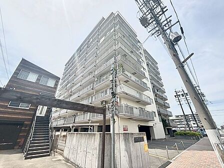 陽射しとともに、少しづつ装いを変える街の景観から、この街ならではの美しい風景とここから紡がれる物語。